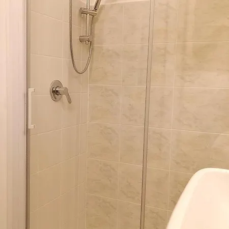 Rosy 세라발레스크리비아